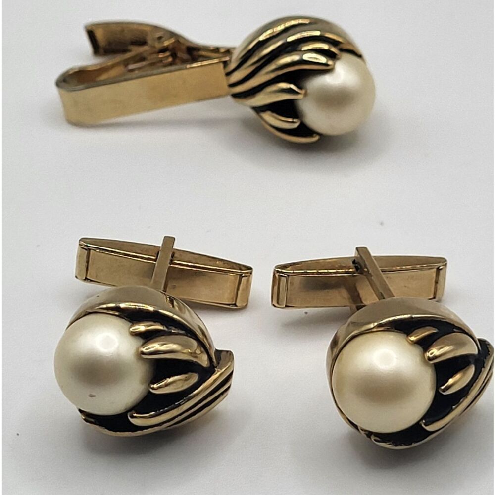 Elegant Vintage 1960’s Gold Tone Black Enamel & Faux Pearl Cufflinks Tie Bar